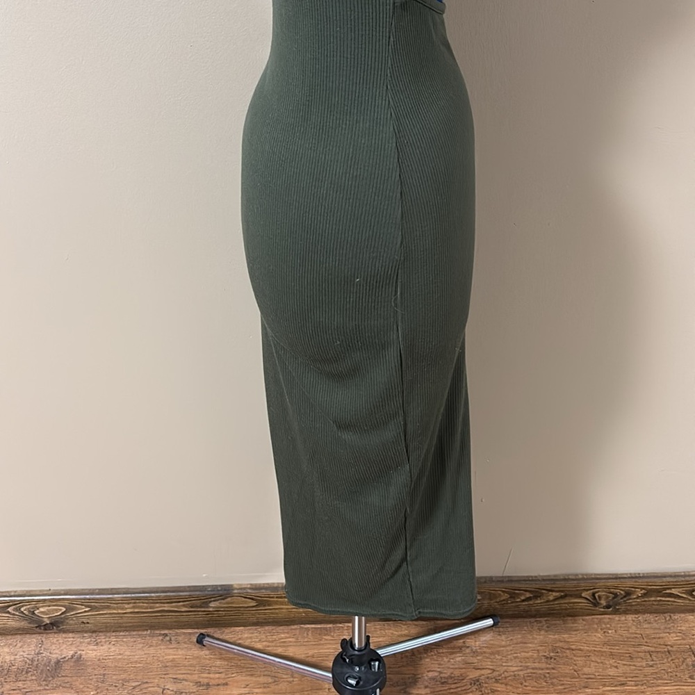 PrettyLittleThing Peekaboo Tank Dress - Picture 5 of 8